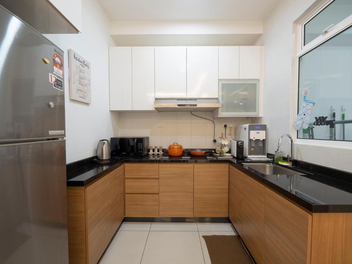 Seaview Condo Near Rf Mall, Food Court & Free Netflix Johor Bahru Exterior photo