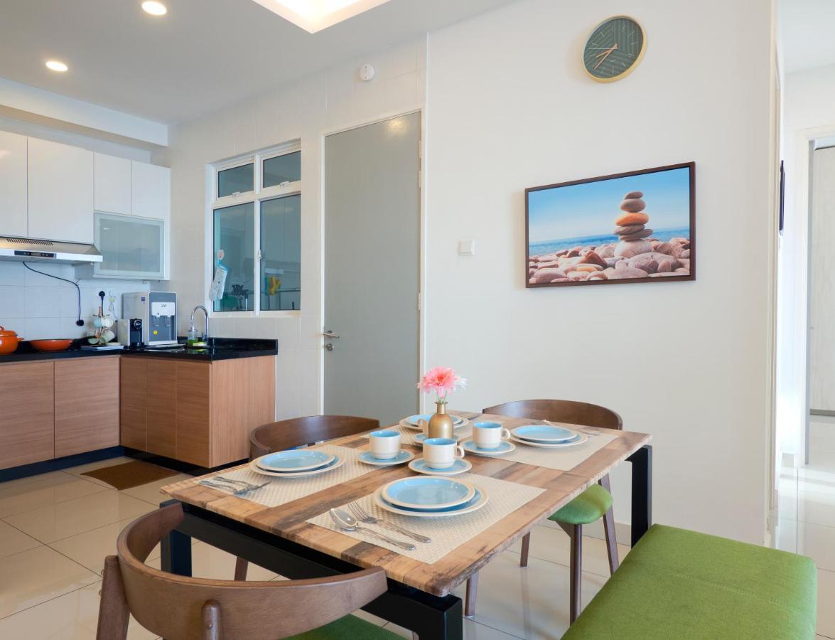 Seaview Condo Near Rf Mall, Food Court & Free Netflix Johor Bahru Exterior photo