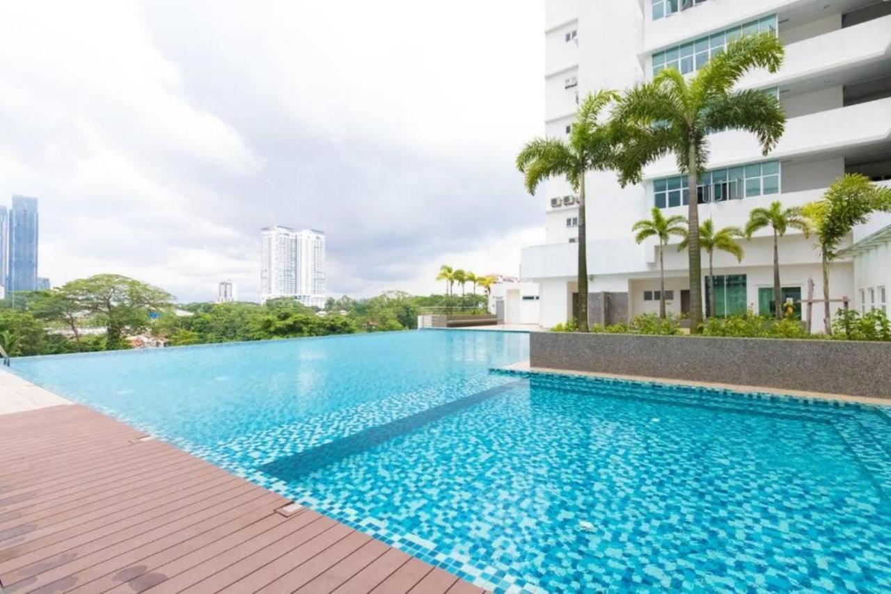 Seaview Condo Near Rf Mall, Food Court & Free Netflix Johor Bahru Exterior photo